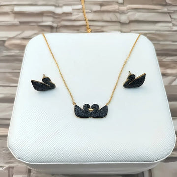 Majestic Swan Jewelry Set – Gold & Black