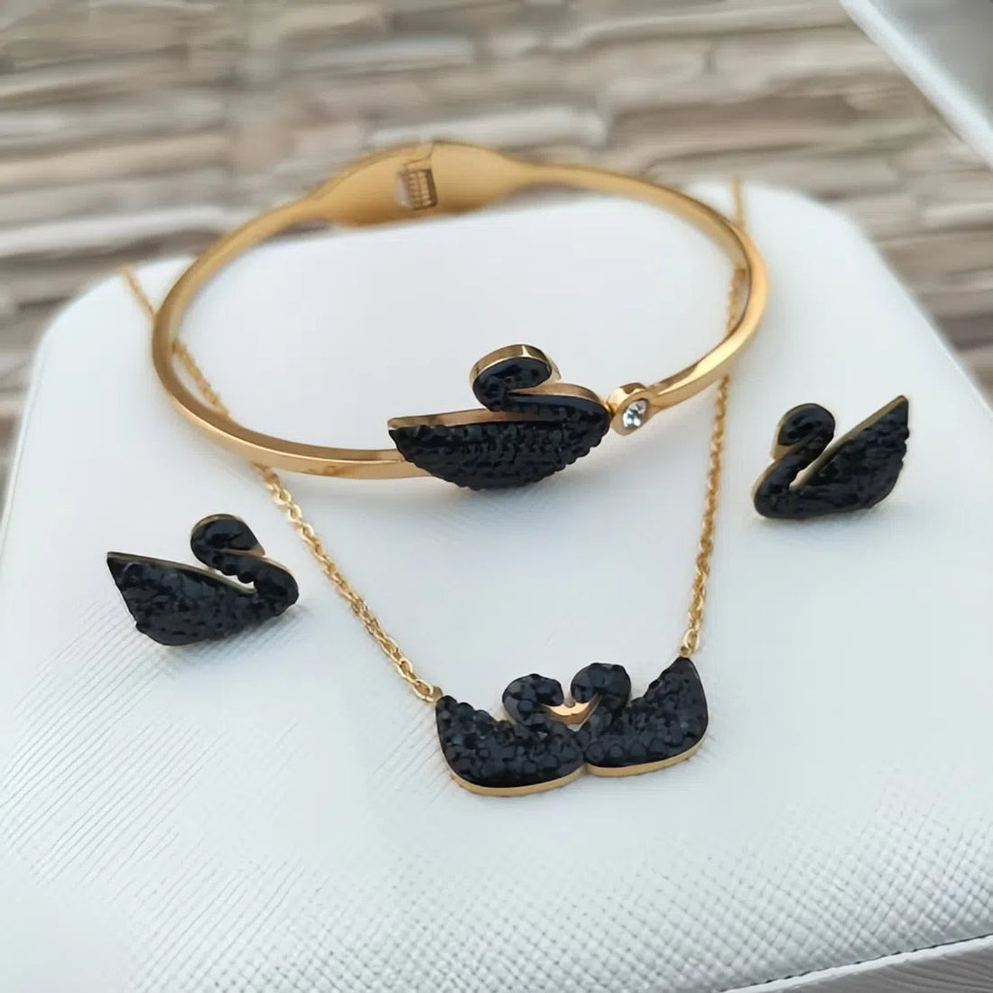 Majestic Swan Jewelry Set – Gold & Black